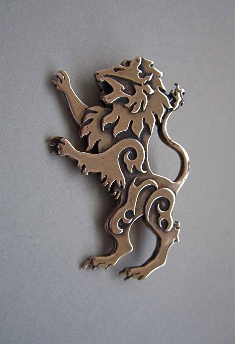 Lion Brooch or Pendant in Bronze image 8