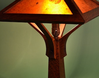 Mission Craftsman Style Oak and Mica Table Lamp