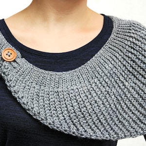 Knit look half moon crochet shawl. English and German pdf crochet patterns