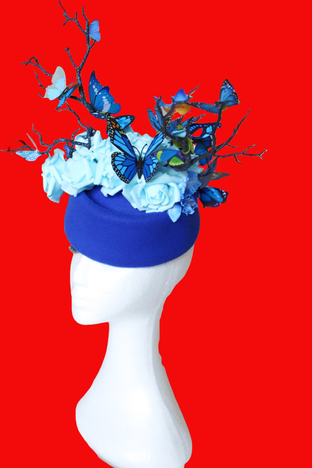 Accessoires Hoeden & petten Nette hoeden Koningsblauwe vlindermuts; Blauwe bloemen en vlinder fascinator; Ascot Hoed; Bruidshoed; Formele Hoed; Vlinder Zendspoel; Luxe Hoed 