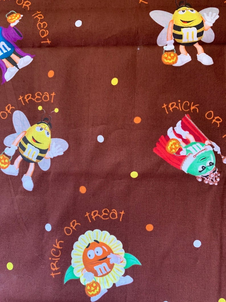 100/% Quilt Shop Cotton Fabric on black background Happy Halloween Tossed Springs Creative Disney Mickey and Minnie Mouse and the Gang