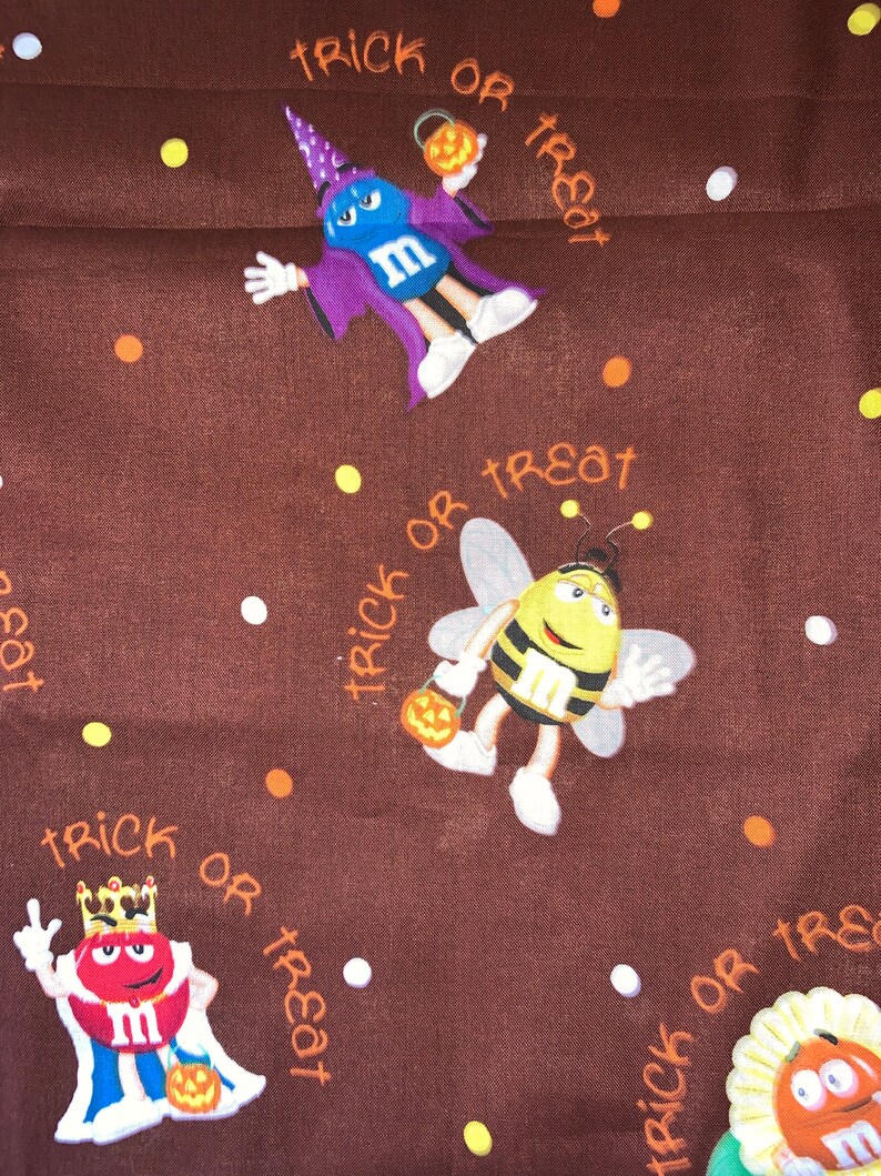 100/% Quilt Shop Cotton Fabric on black background Happy Halloween Tossed Springs Creative Disney Mickey and Minnie Mouse and the Gang