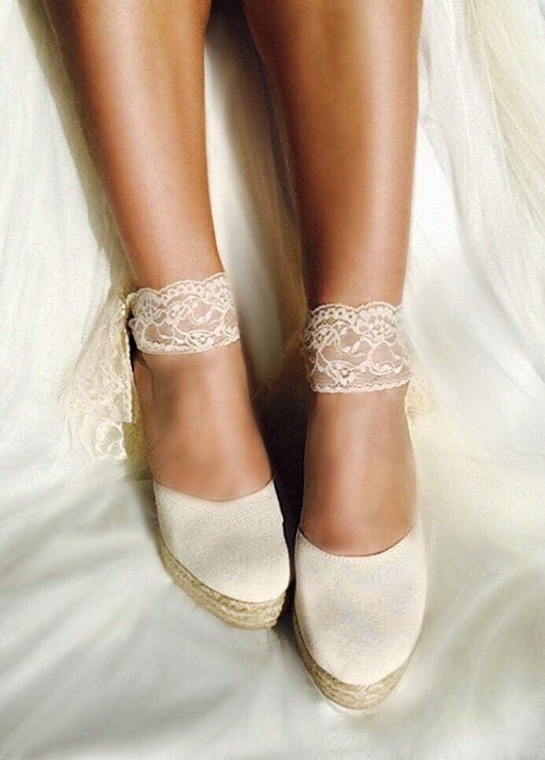 Coins de mariée, BEVERLY Lace Ivory Platform Wedge Lace Up, Espadrilles de mariée, chaussures de mariage confortables, chaussures de demoiselles dhonneur, sandales de mariée image 2