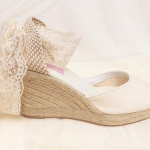 Coins de mariée, BEVERLY Lace Ivory Platform Wedge Lace Up, Espadrilles de mariée, chaussures de mariage confortables, chaussures de demoiselles dhonneur, sandales de mariée 8.5 CM / 3.45 INCHES