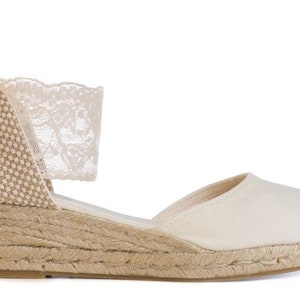 Coins de mariée, BEVERLY Lace Ivory Platform Wedge Lace Up, Espadrilles de mariée, chaussures de mariage confortables, chaussures de demoiselles dhonneur, sandales de mariée 5 CM / 1.96 INCHES