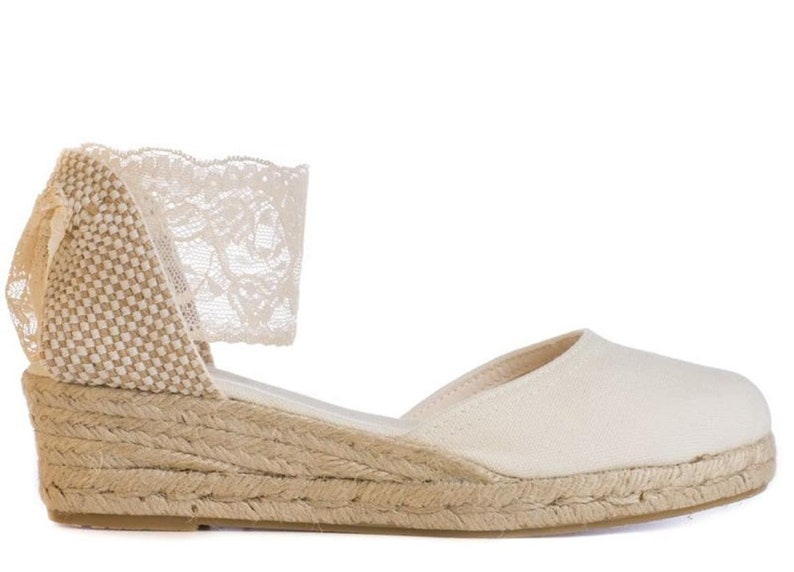 Coins de mariée, BEVERLY Lace Ivory Platform Wedge Lace Up, Espadrilles de mariée, chaussures de mariage confortables, chaussures de demoiselles dhonneur, sandales de mariée 5 CM / 1.96 INCHES