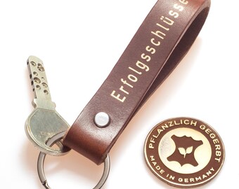 Leather keychain, vegetable-tanned – brown – Gold success key – Exam gift – handmade in Northern Germany