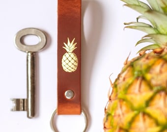 Pineapple Leather Keychain, Brown with Gold Embossed Details – Gift for Women – Keyring | ELBERCRAFT