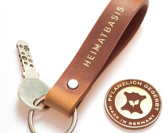 Leather keychain, vegetable-tanned – brown – HEIMATBASIS gold embossing – gift for the home – handmade in Northern Germany