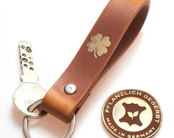 Leather keychain, vegetable-tanned – brown – cloverleaf gold – lucky charm, gift for exams – handmade in Northern Germany