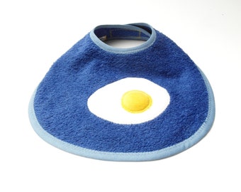 Bea with fried egg application, royal blue