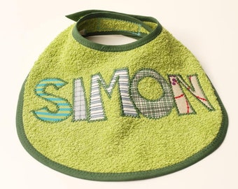 ab 22,00 Euro: Frottee Baby Lätzchen mit Namen, personalisiert mit Buchstaben Applikation - hellgrün