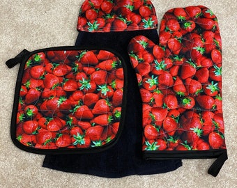 Strawberries Quilted Oven Mitt, Pot Holder and Hanging Towel Kitchen Set