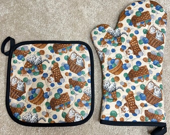Cats Insulated Quilted Oven Mitt and Pot Holder Kitchen Set