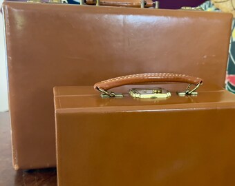 Vintage Leather Train Case from Shortrip