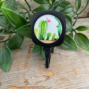 Porte - insigne retractable " Cactus "  idéal pour carte magnétique , carte d'employé infirmiere.Badge reel