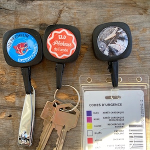 Porte- carte rétractable    (Badge reel)  "Thème pêche  " "Idéale pour clés, carte  d'accès