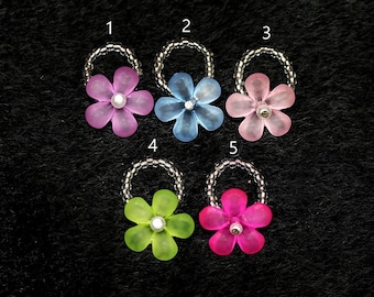 Elastic flower beaded rings