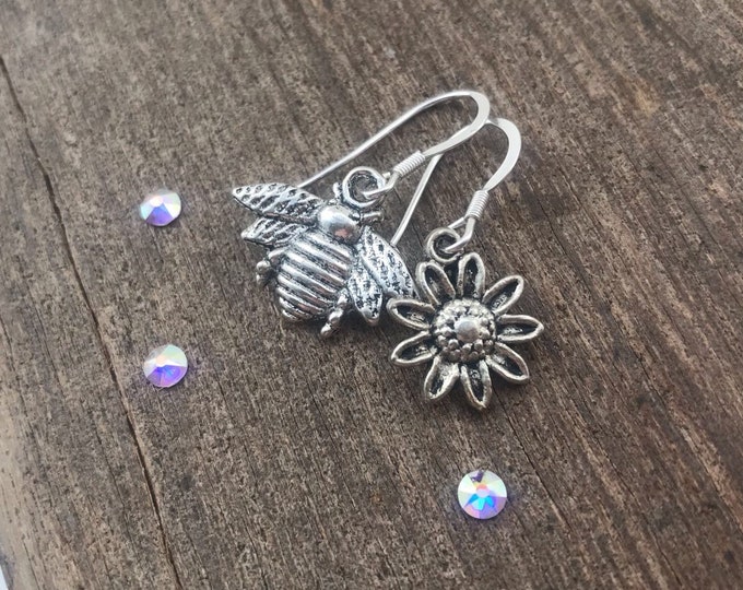 Bee earrings, dangle bee earrings, bee jewellery, bee jewelry, flower drop earrings, nature earrings, mismatched earrings, summer earrings.