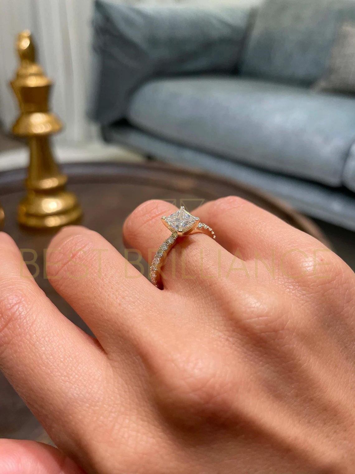 Toftegaard solitaire diamant ring på 4,5 g. i str. 55 m. 0,03 carat diamant  i SI kvalitet og Wesselton farve sat i 14 karat hamret/blank guld.