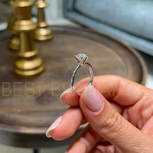 Round Cut Engagement Natural Diamond Solitaire Ring 1 Carat H VS2 - Certified