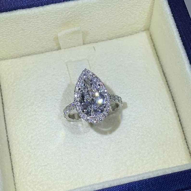 3 carat pear shaped diamond ring
