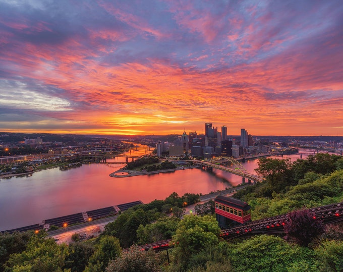 A colorful morning on the Mount - Canvas Print