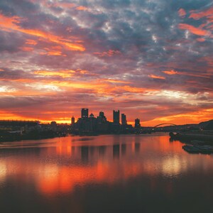 Capas de color al amanecer - Pittsburgh skyline - Varios estampados