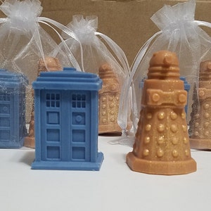 Doctor Who inspired Tardis n Dalek gift set. 2.75 Triple Butter soap. Comes in decorative organza bag. Detergent, phthalates, paraben free