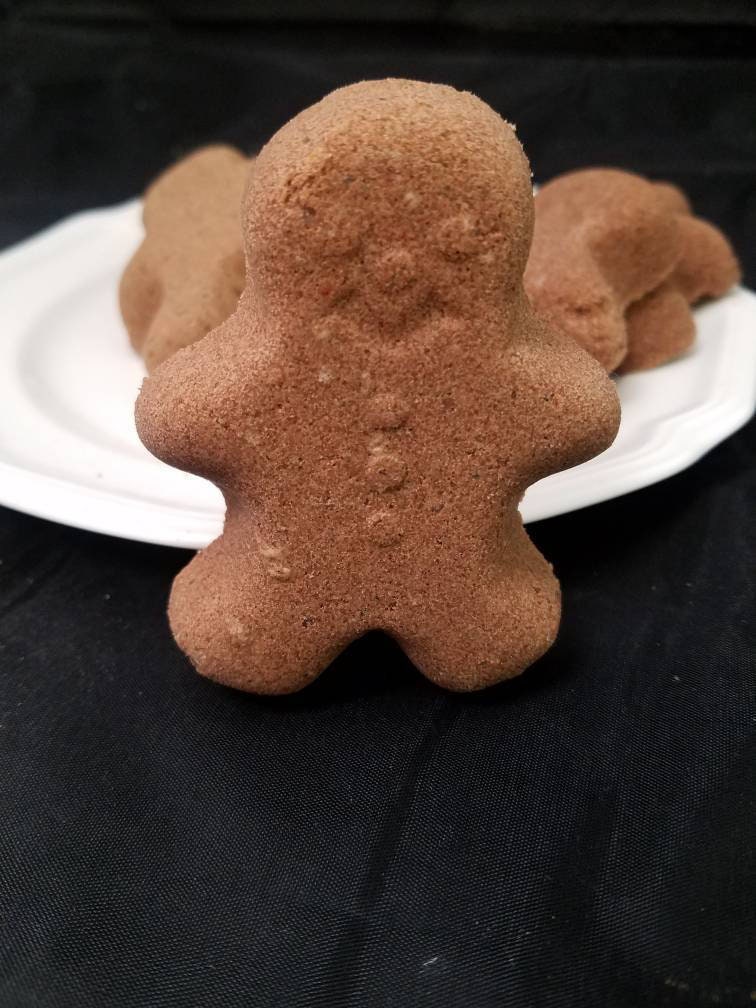 Small Gingerbread Man Bath bomb. Made with our Foaming Luxury | Etsy