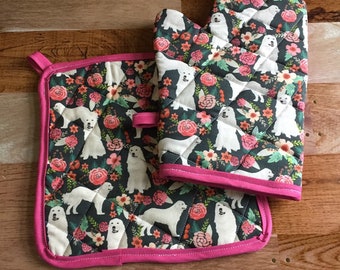 Mixed drinks insulatedquilted pot holder and oven mitt set