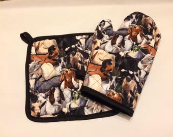 Goat themed insulated/quilted pot holder and oven mitt set