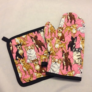 Pink chihuahua print insulated/quilted pot holder and oven mitt set/individual