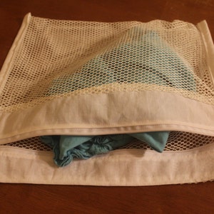 White bleaching zippered mesh laundry/lingerie/delicate bag