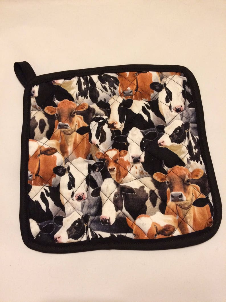 Cow themed quiltedinsulated pot holder and oven mitt set