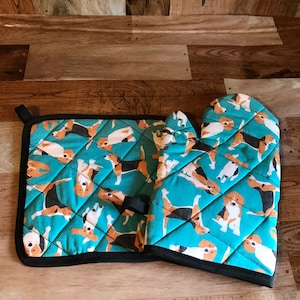 Beagle insulated/quilted pot holder and oven mitt set/individual