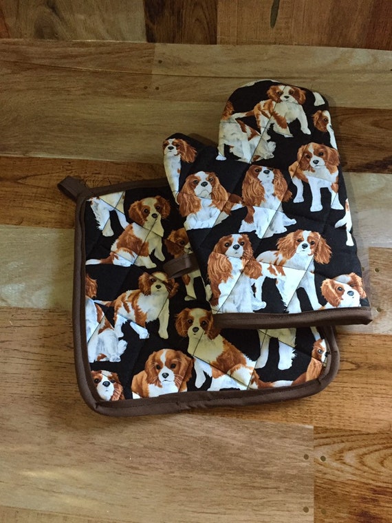 Cavalier King Charles Spaniel Oven Mitts & Pot Holders (4 Piece Set) Cavalier King Charles Spaniel Oven Mitts & Pot Holders (4 Piece Set)