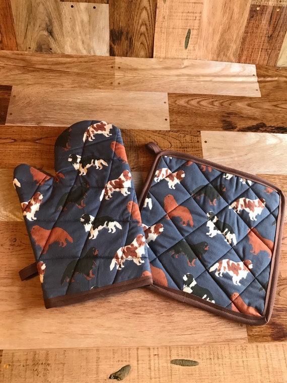 Cavalier King Charles Spaniel Oven Mitts & Pot Holders (4 Piece Set) Cavalier King Charles Spaniel Oven Mitts & Pot Holders (4 Piece Set)