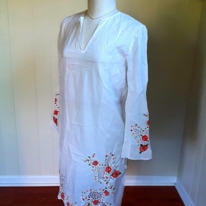 Women&#39;s White Cotton Beach Dress With Embroidered Flowers, Long Sleeve Swim Cover-Up Size Small, Vacation Must Have