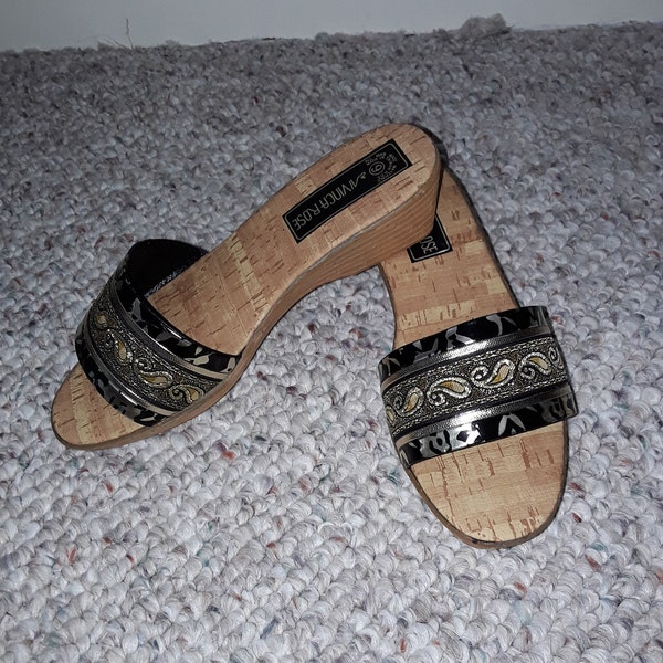 Vintage Women's Gold and Black Slides Made in Taiwan, Boho Wedge Sandals, Vinca Rose Vacation Sandals Size 9