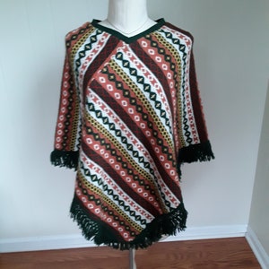 Vintage Women's Patterned Poncho with Green Fringe by Pandora, Boho Geometric Print Acrylic 70s Poncho image 3