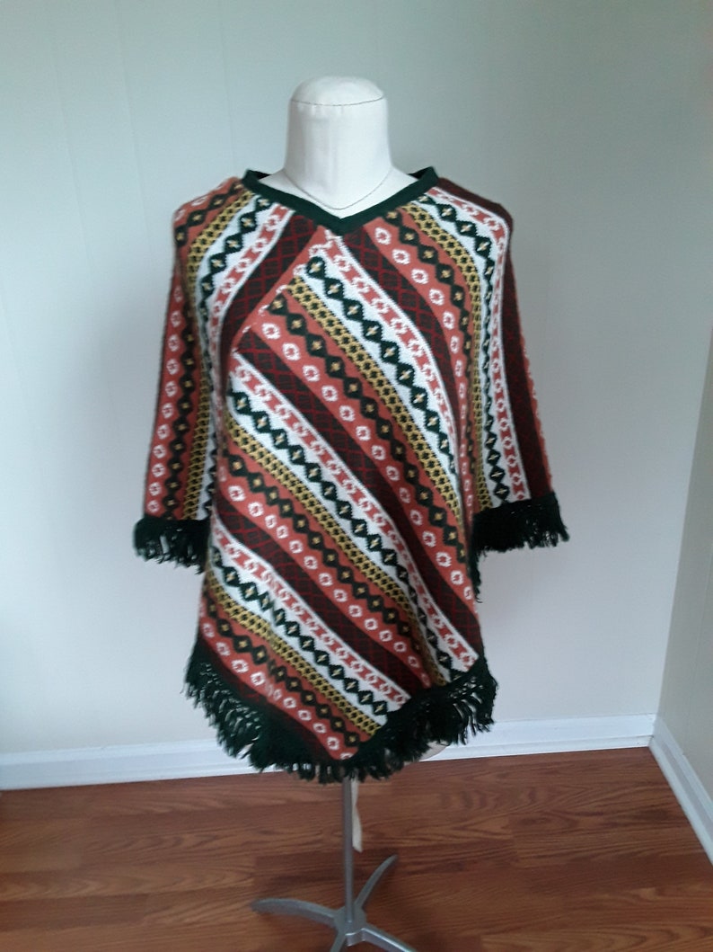 Vintage Women's Patterned Poncho with Green Fringe by Pandora, Boho Geometric Print Acrylic 70s Poncho image 3