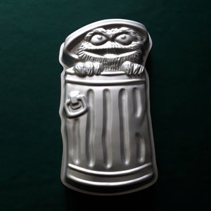 Oscar the Grouch Cake Mold by Wilton with Complete Instructions for Baking and Decorating, 1977 Wilton No 502-7512 Retired, Toddler Birthday