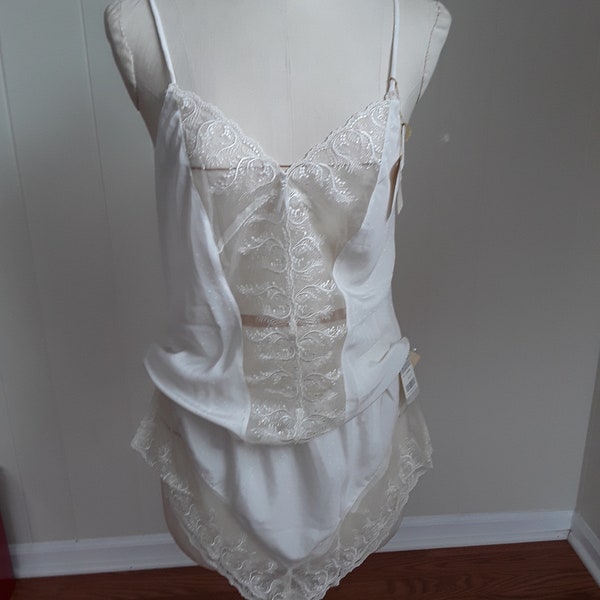 Wacoal Camisole and Tap Pant Set, NOS Ivory Lace Lingerie Set, Size 36" Cami and Large Shorts