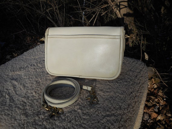 Vintage Coach Pocket Purse NYC 9988, in Bone, Free US Vintage Coach Pocket Purse NYC 9988, in Bone, Free US