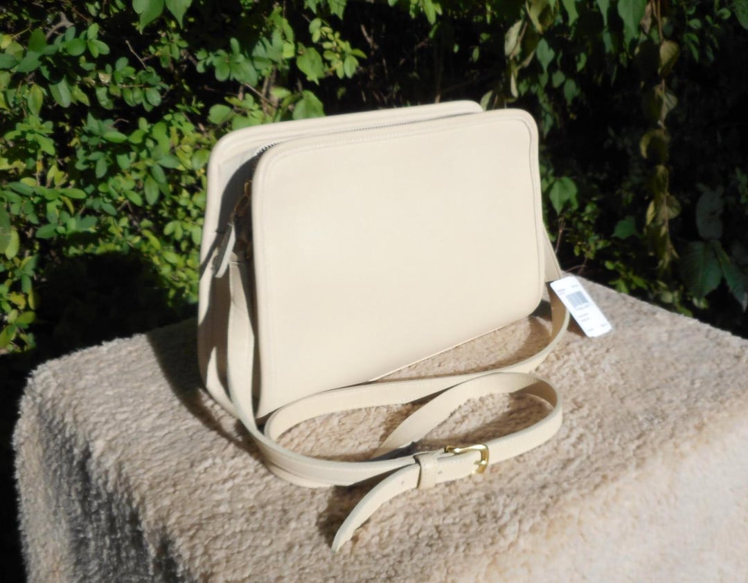 Vintage Coach Sutton Zip Bag 9814 NWOT, in Bone Free US Shipping
