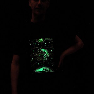 Magic Sunmoon UV Black Light Fluorescent & Glow In The Dark Phosphorescent Psychedelic Psy Goa Trance Art Club Mens T-shirt image 4