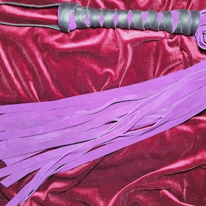 20&quot; Falls, Custom Hand-made Genuine Leather Flogger with 22-20in Falls