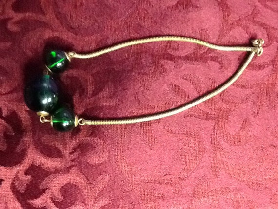 Green glass vintage necklace - image 1