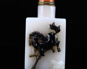 N04767 Chinese Low Relief Agate Snuff Bottle - Horse